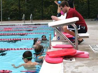 Kids-in-pool-with-lanes.jpg